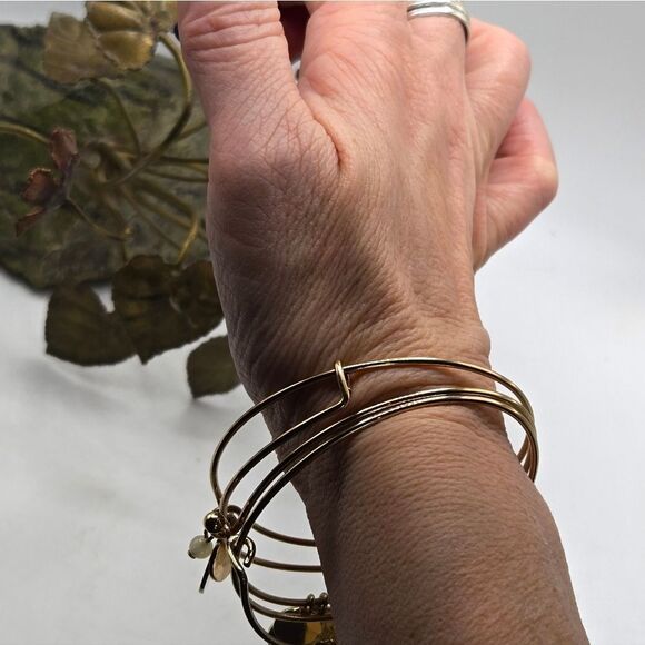 "5/$25" Set Of 3 Goldtone Inspirational Charm Bangle Bracelets - Picture 6 of 7